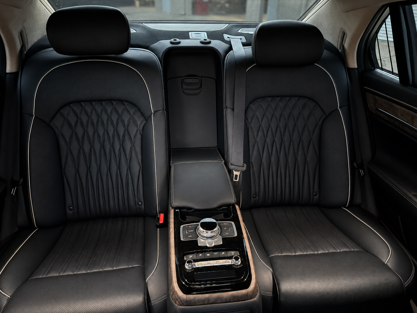 Limo Image 5